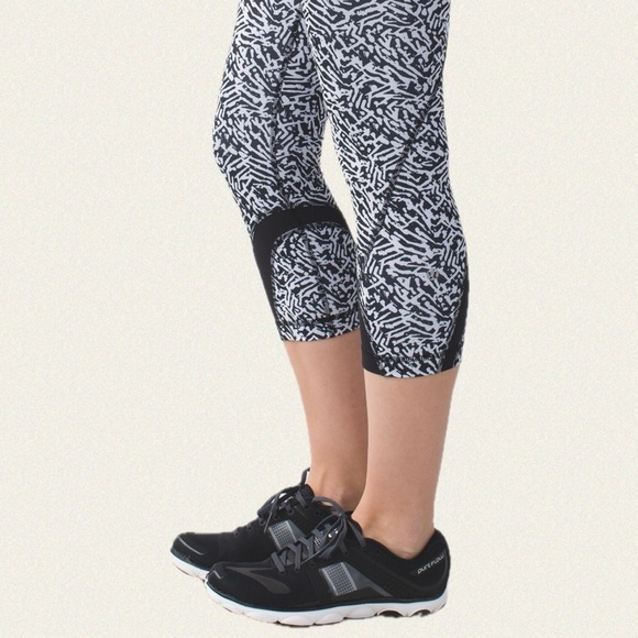 Lululemon Run: Inspire Crop II *All Full-On Luxtreme - Picture 7 of 10